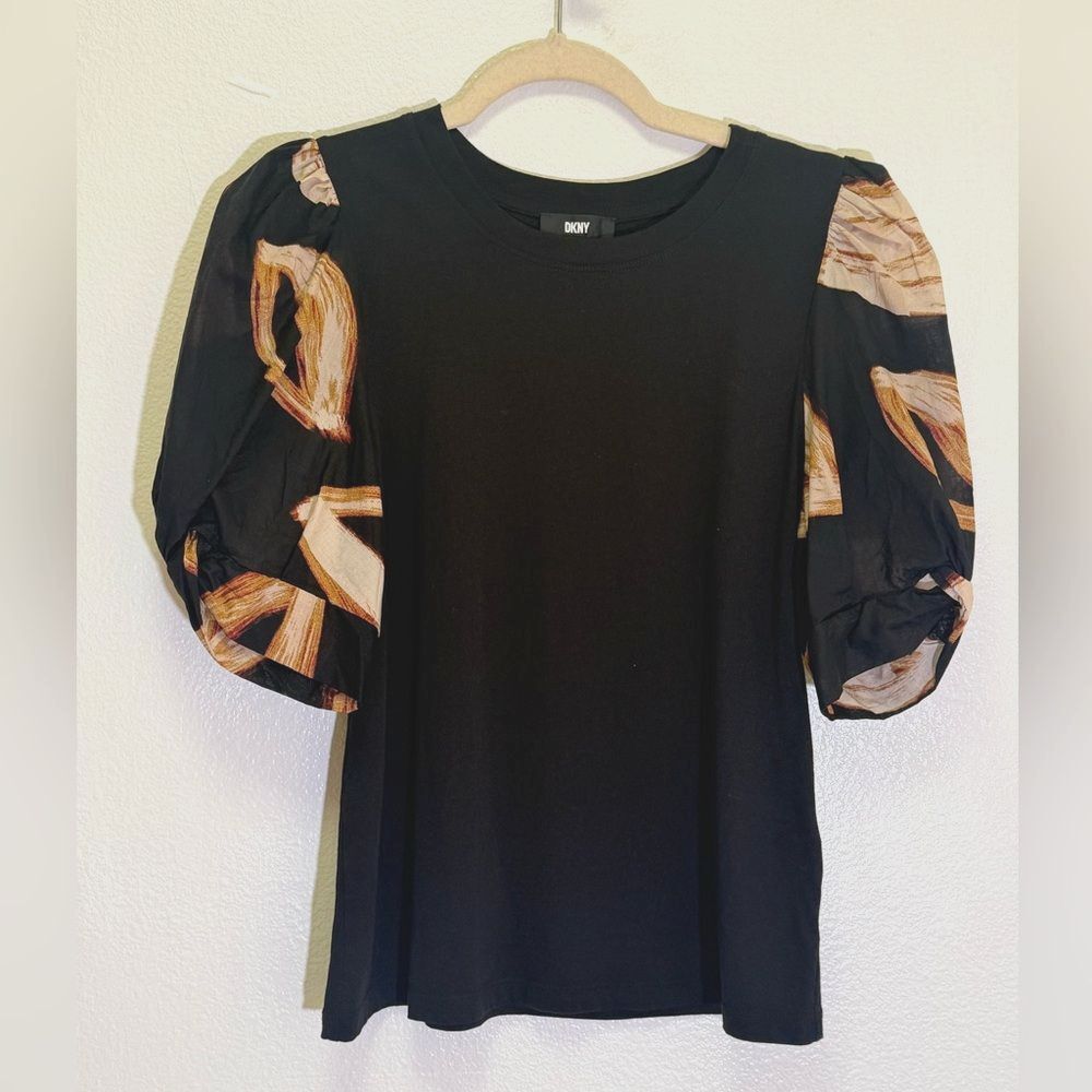 DKNY - Pullover Tee with Puffed Short Sleeves - size M